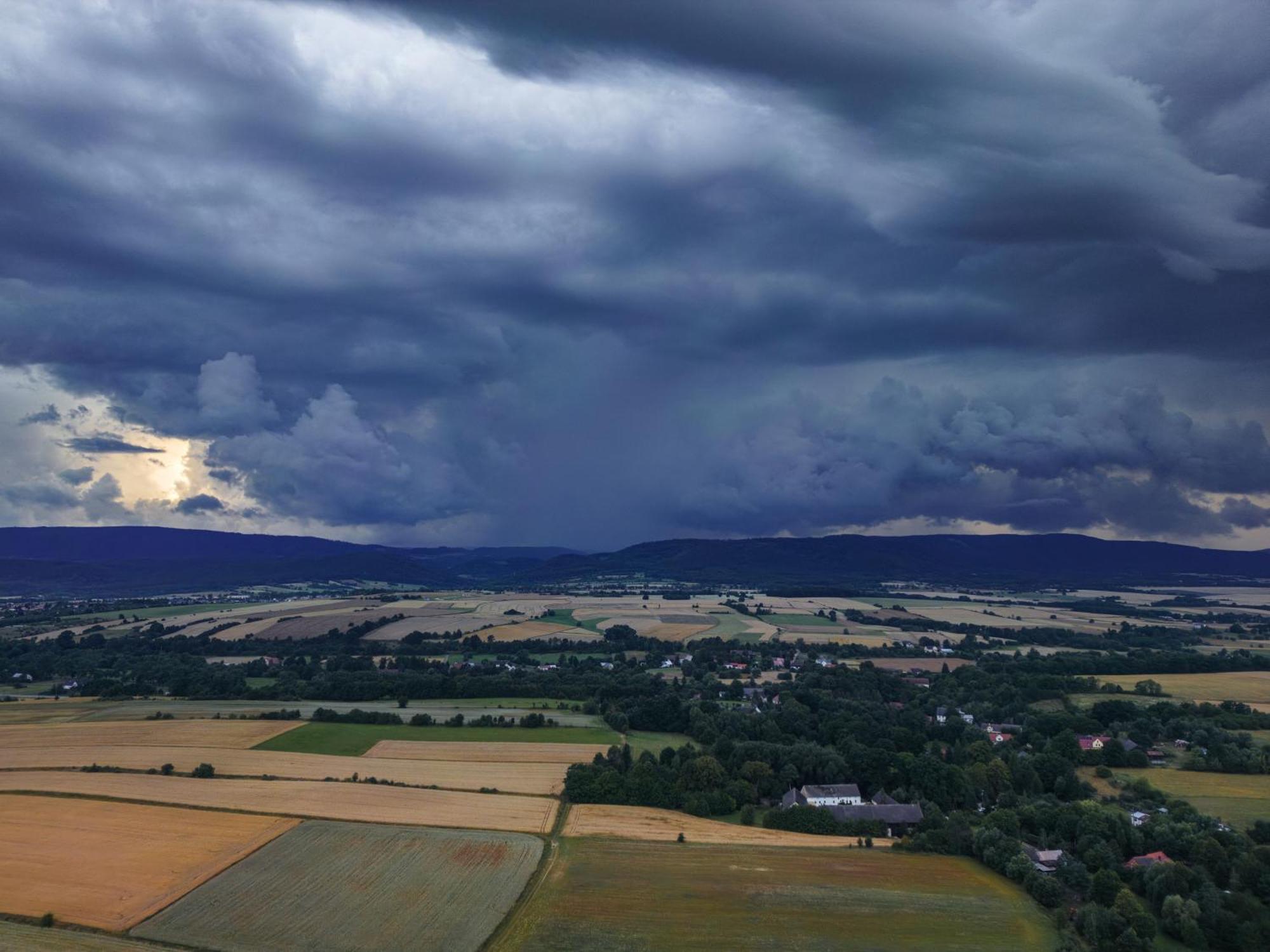 Domek Caloroczny Na Wylacznosc Niebieska Osada Nad Gorskim Potokiem Stary Waliszow Екстериор снимка