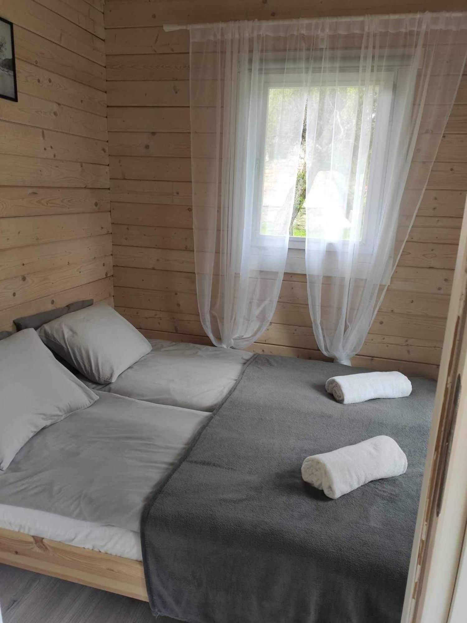 Domek Caloroczny Na Wylacznosc Niebieska Osada Nad Gorskim Potokiem Stary Waliszow Екстериор снимка