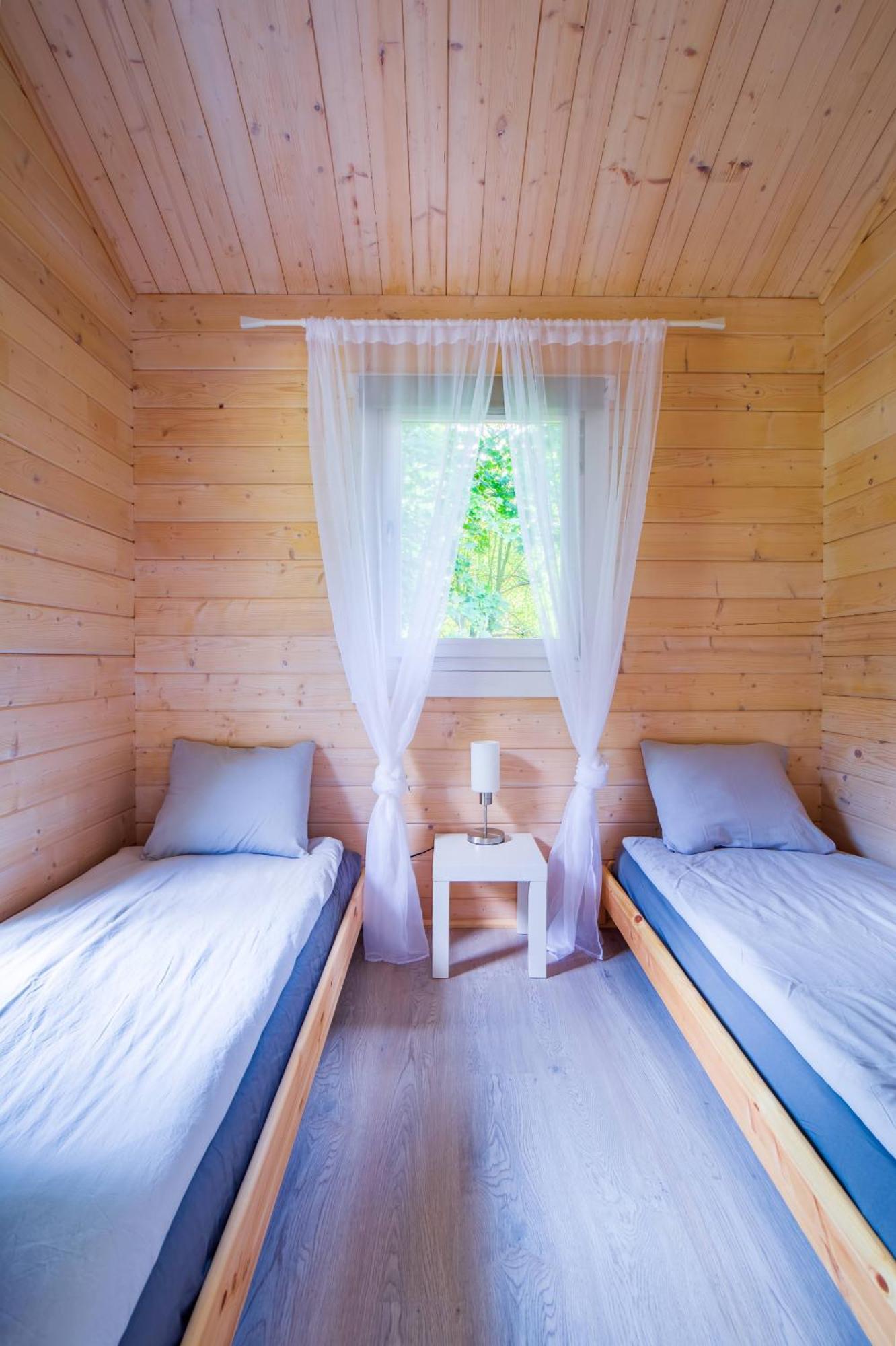 Domek Caloroczny Na Wylacznosc Niebieska Osada Nad Gorskim Potokiem Stary Waliszow Екстериор снимка